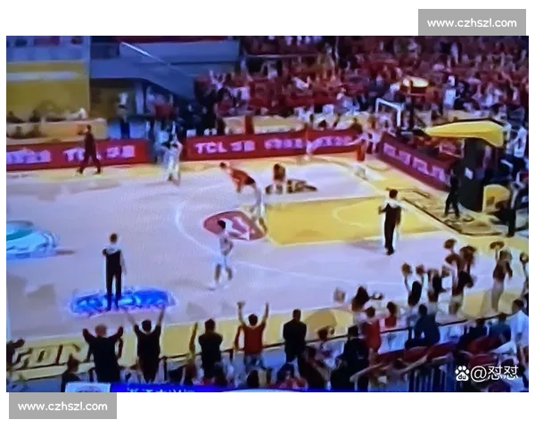 辽宁队迎战青岛队展开激烈对决 争夺季后赛宝贵名额精彩上演