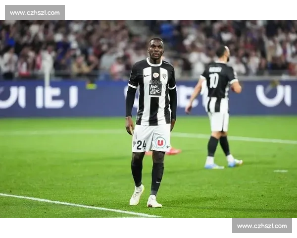 里昂主场迎战昂热法甲积分争夺关键之战前瞻球队走势与胜负悬念解析